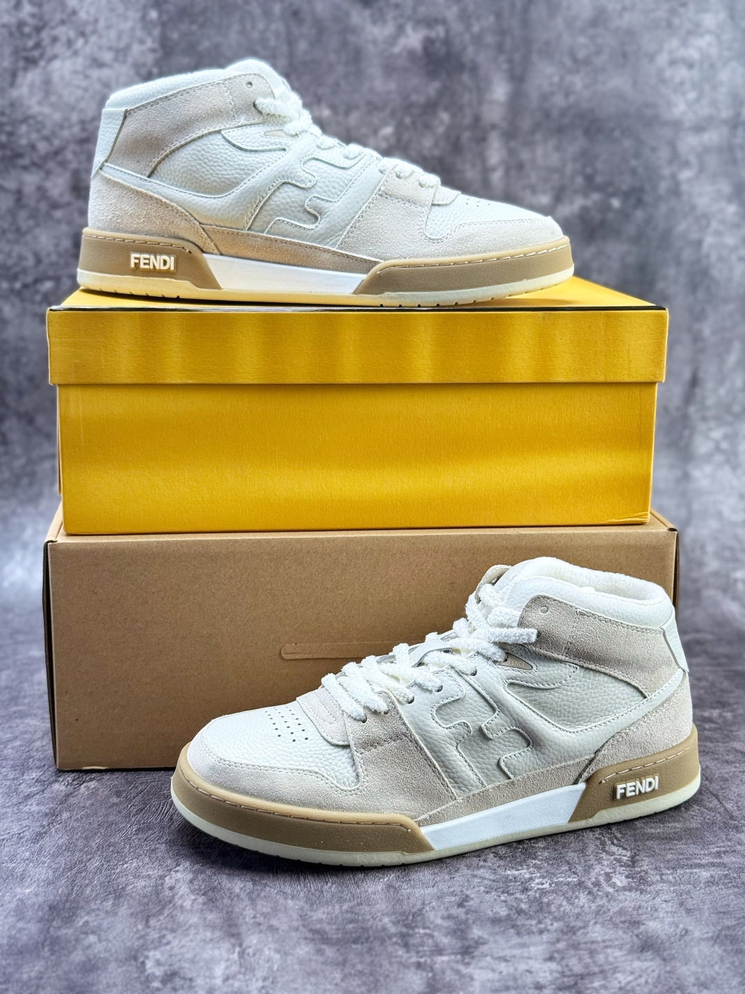 300 独家实拍广东原装 市售顶级YS版本 Fendi芬迪情侣款休闲鞋