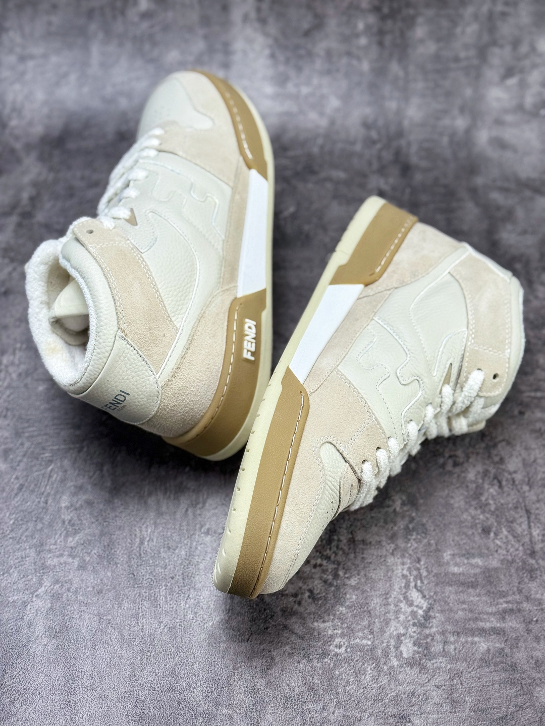 300 独家实拍广东原装 市售顶级YS版本 Fendi芬迪情侣款休闲鞋