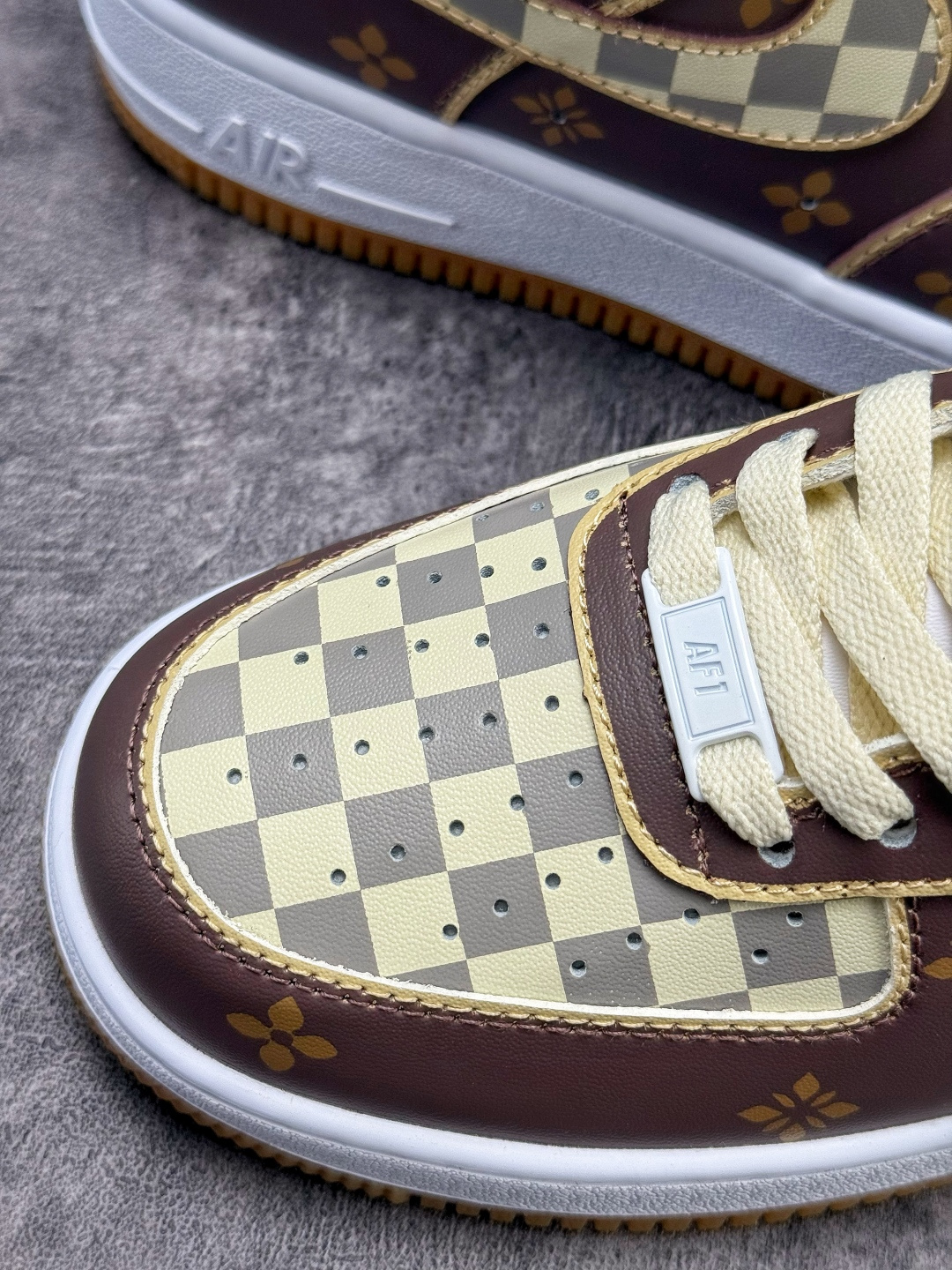 180 Nike Air Force 1 Low 07 LOUIS 奢华设计 棕白 DJ2739-100