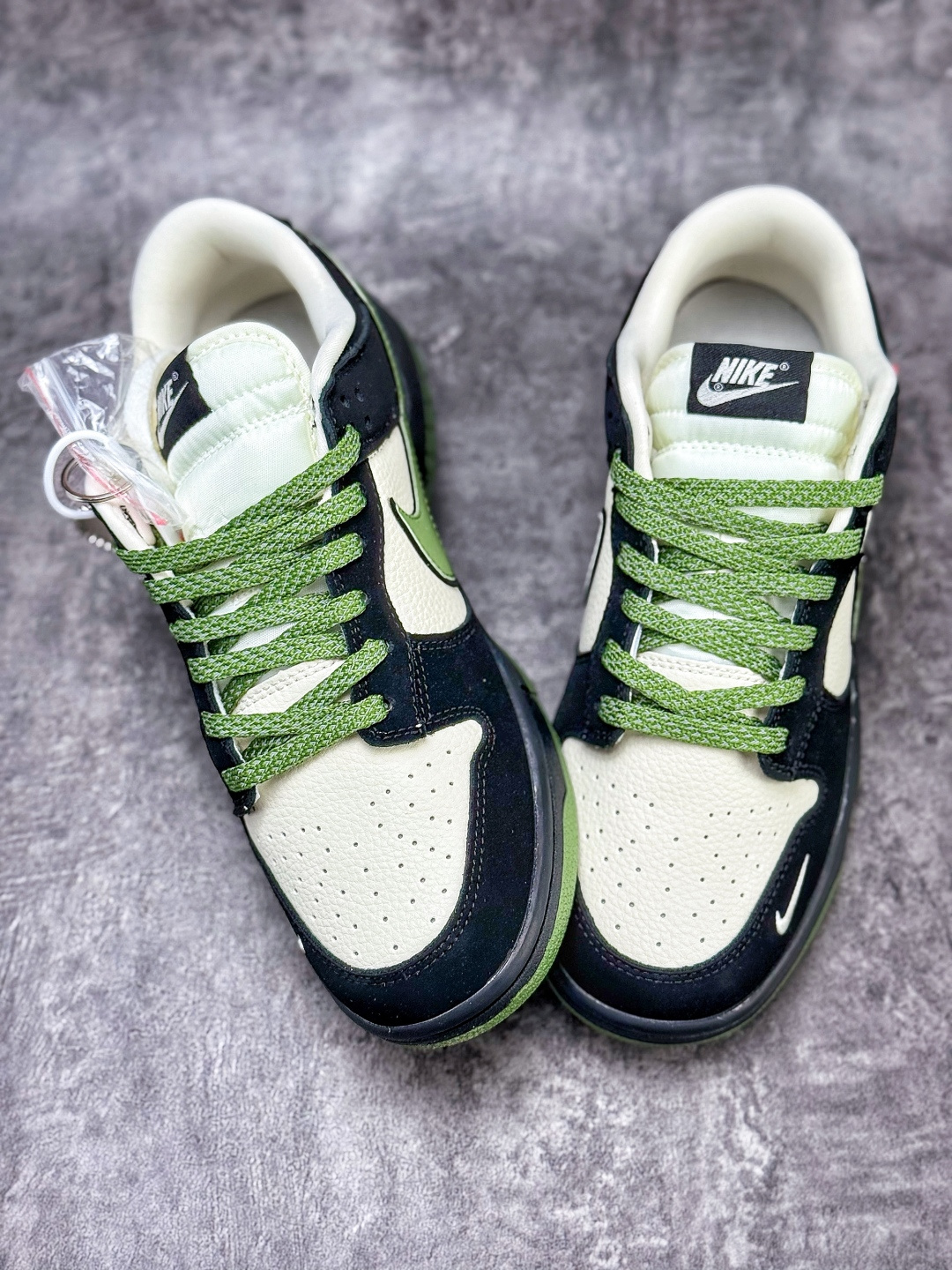 Nike SB Dunk Low x Stussy 黑白绿小勾 SD8888-006