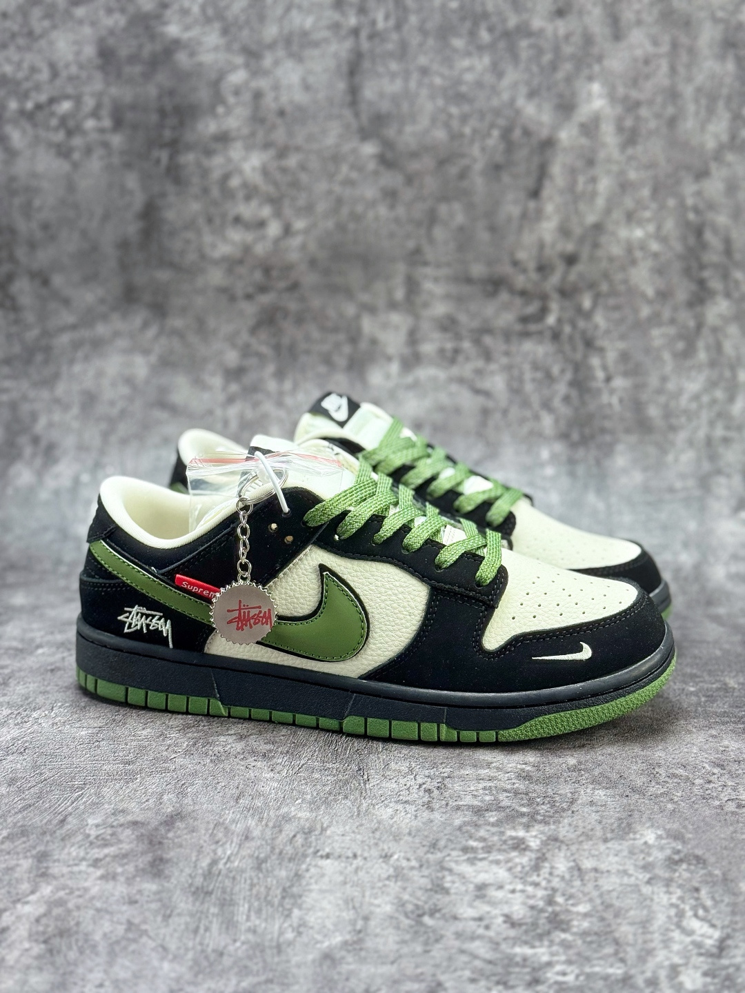Nike SB Dunk Low x Stussy 黑白绿小勾 SD8888-006
