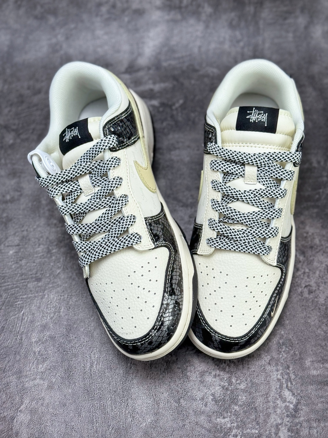 Nike SB Dunk Low x Stussy 黑白小勾满天星 XS6089-636