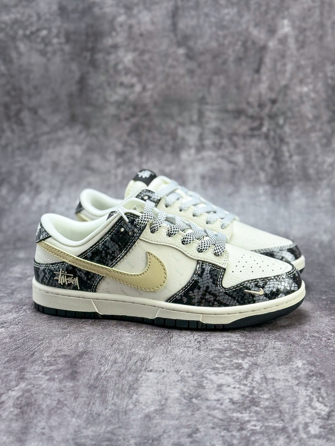 Nike SB Dunk Low x Stussy 黑白小勾满天星 XS6089-636