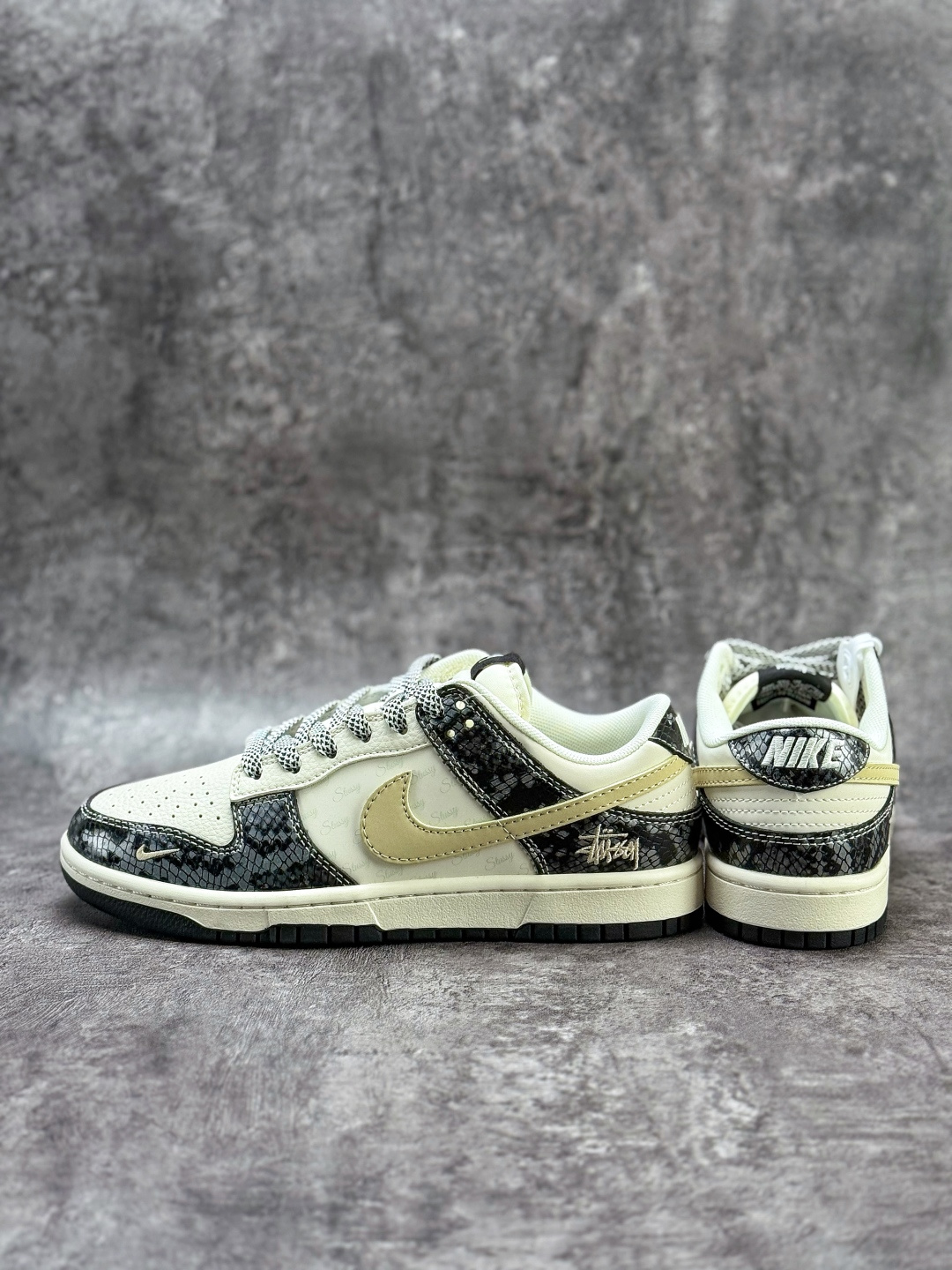 Nike SB Dunk Low x Stussy 黑白小勾满天星 XS6089-636