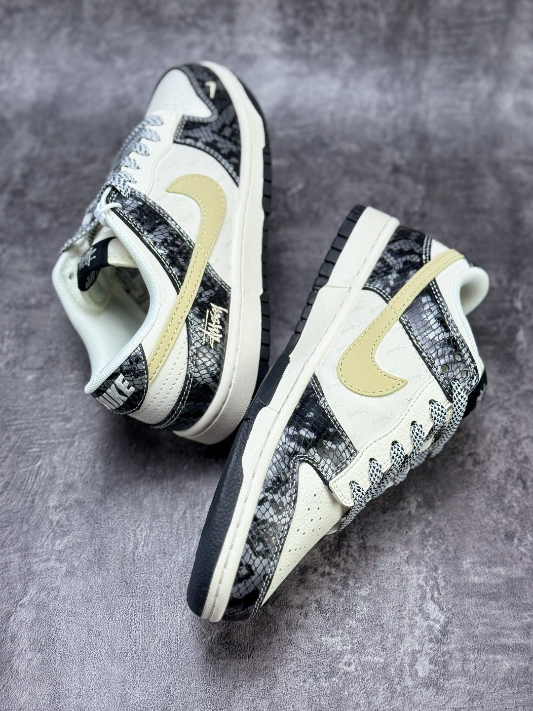 Nike SB Dunk Low x Stussy 黑白小勾满天星 XS6089-636