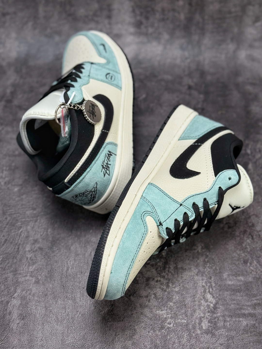Nike Jordan Air Jordan 1 x Stussy 蓝白小勾 QJ1988-005