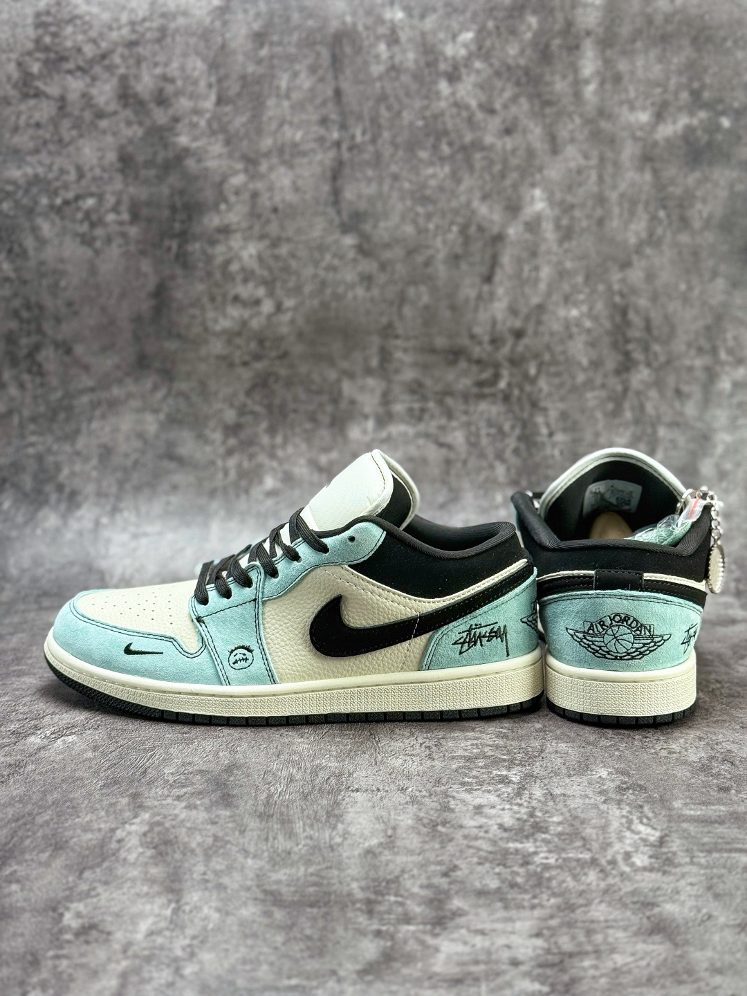 Nike Jordan Air Jordan 1 x Stussy 蓝白小勾 QJ1988-005