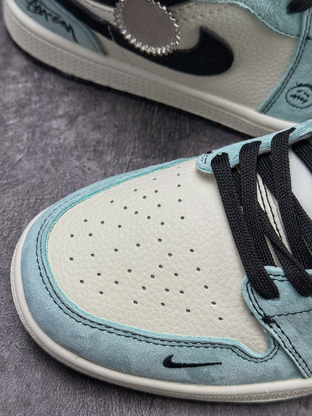 Nike Jordan Air Jordan 1 x Stussy 蓝白小勾 QJ1988-005