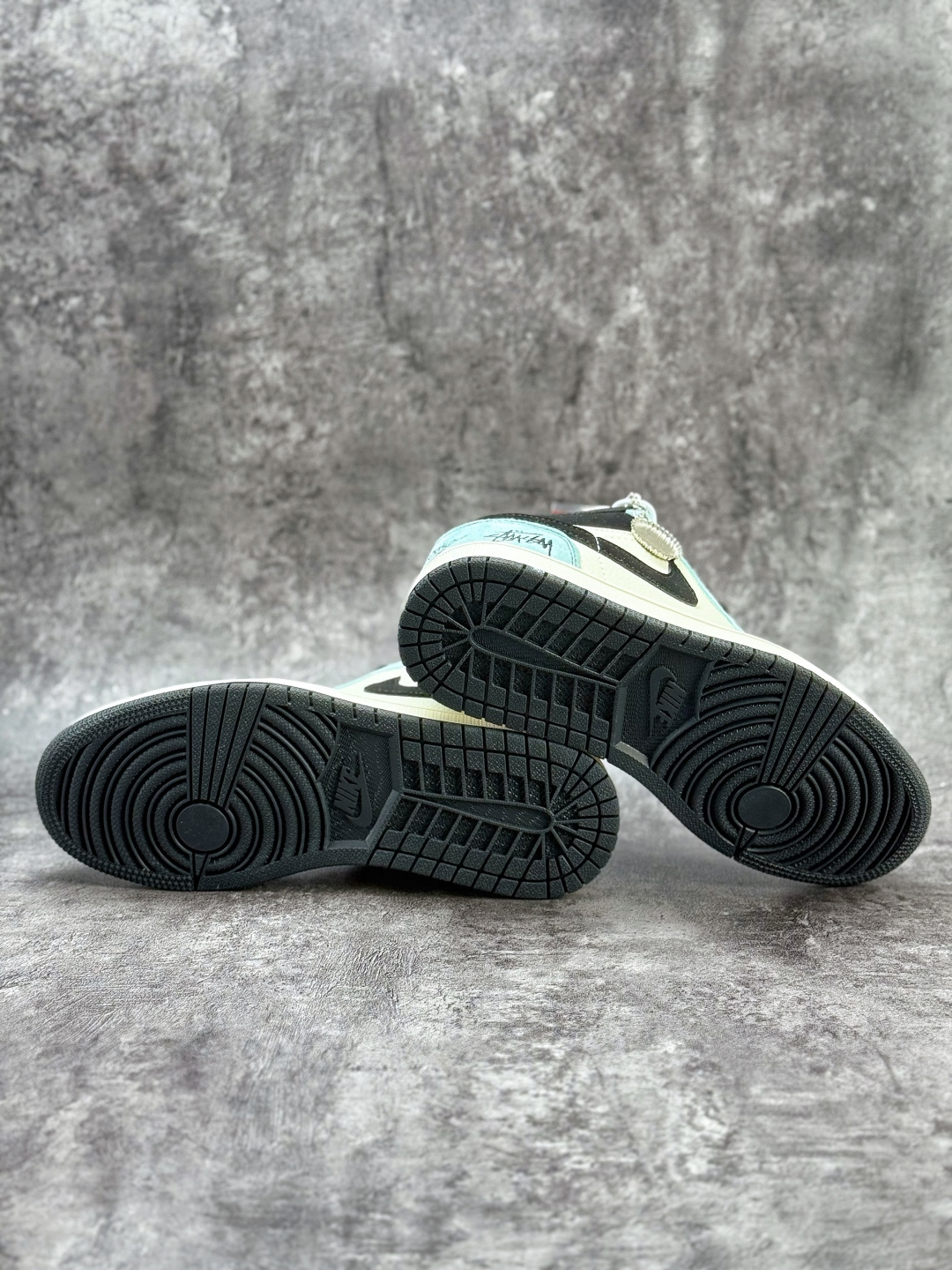 Nike Jordan Air Jordan 1 x Stussy 蓝白小勾 QJ1988-005