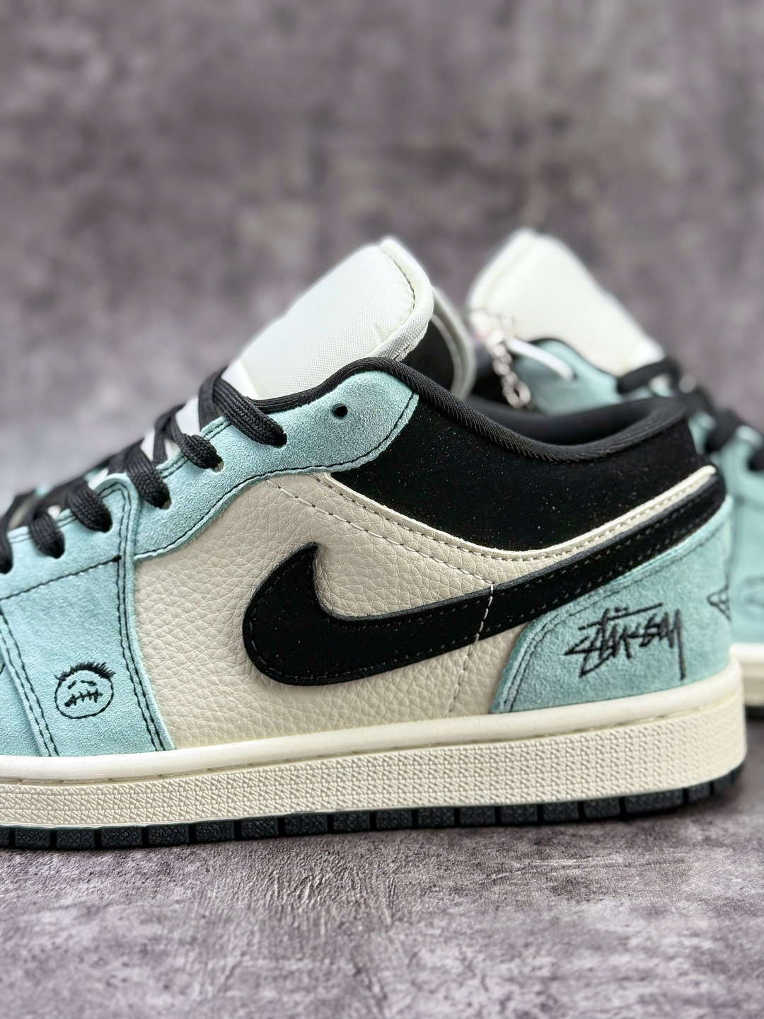 Nike Jordan Air Jordan 1 x Stussy 蓝白小勾 QJ1988-005