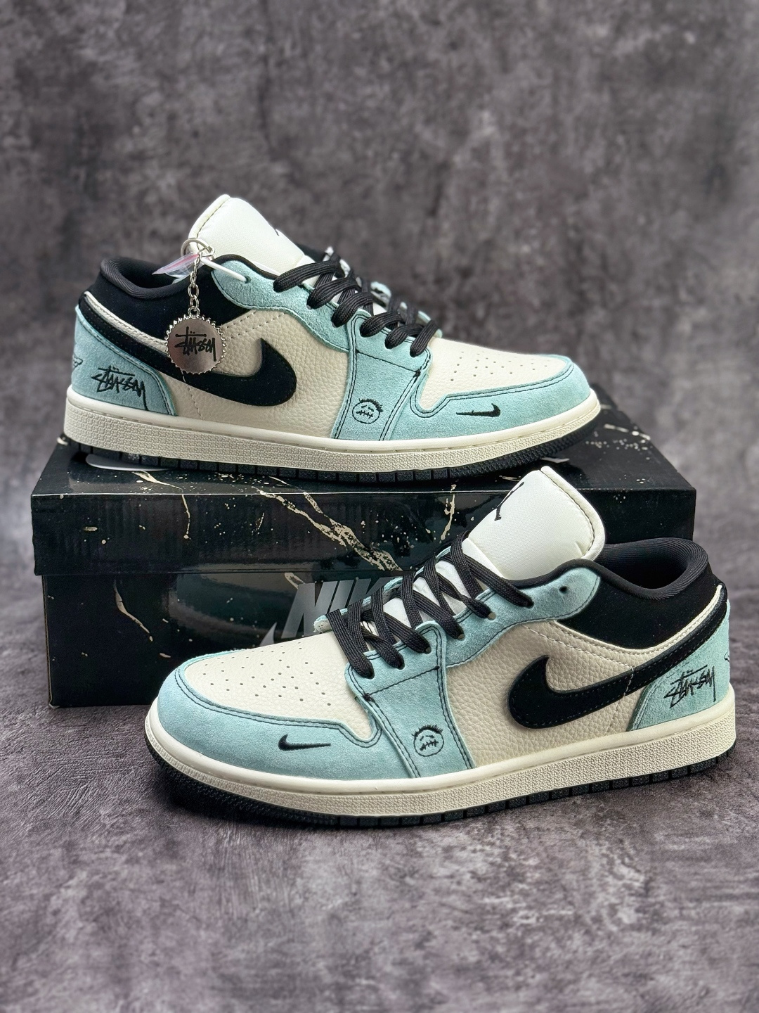 Nike Jordan Air Jordan 1 x Stussy 蓝白小勾 QJ1988-005