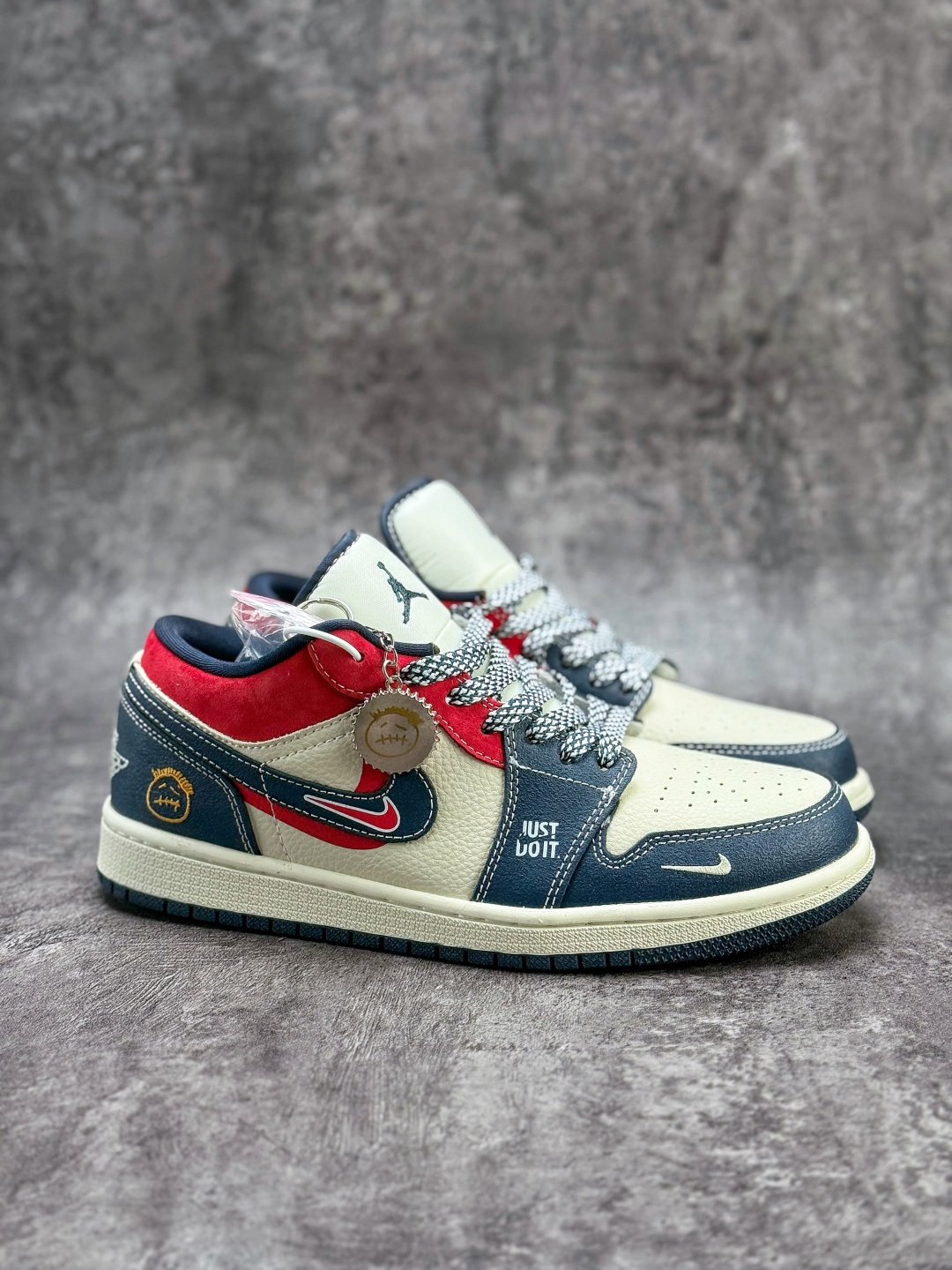 Nike Jordan Air Jordan 1 x Just Do It 蓝白红双勾双小勾满天星 LR8888-017