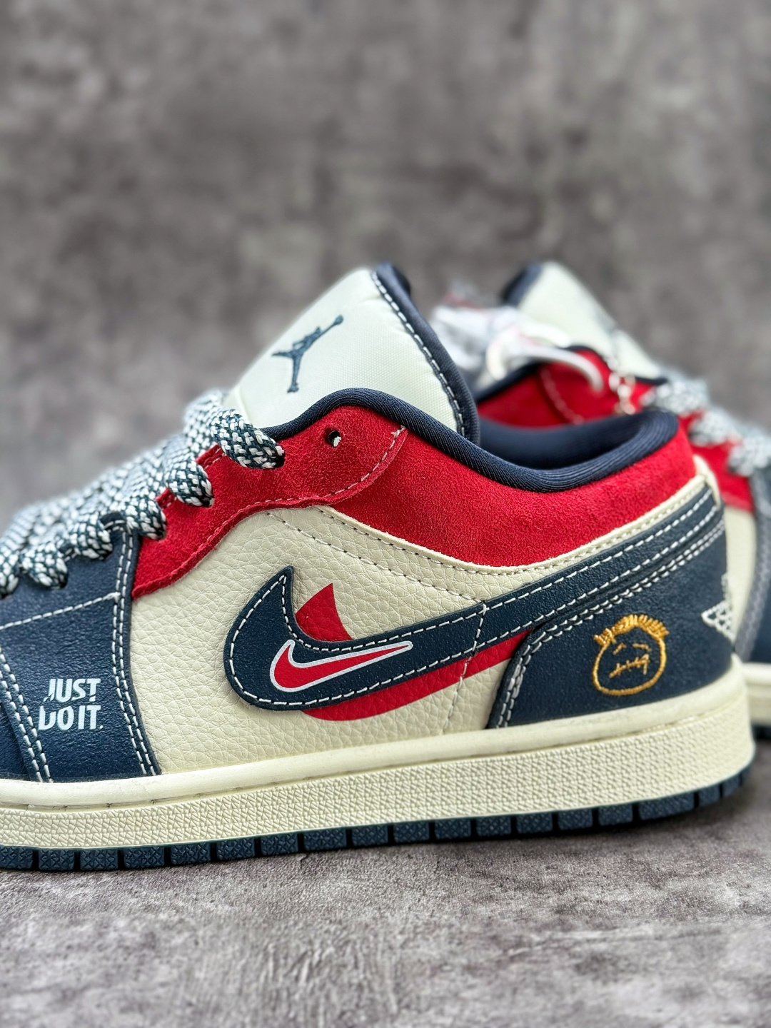 Nike Jordan Air Jordan 1 x Just Do It 蓝白红双勾双小勾满天星 LR8888-017