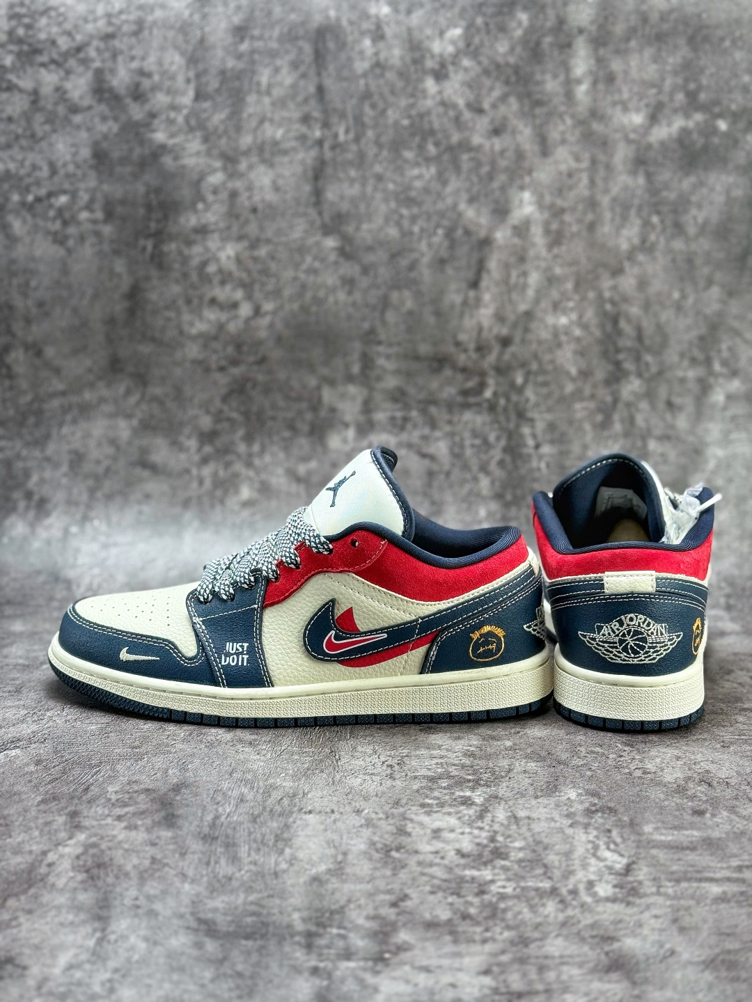 Nike Jordan Air Jordan 1 x Just Do It 蓝白红双勾双小勾满天星 LR8888-017