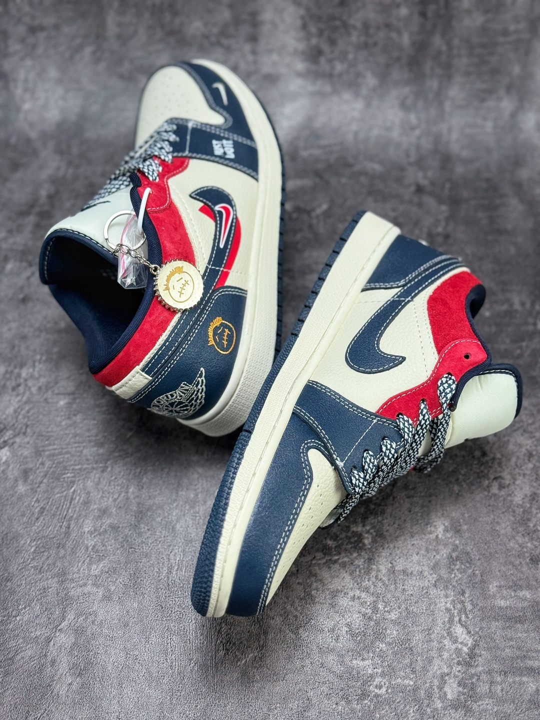 Nike Jordan Air Jordan 1 x Just Do It 蓝白红双勾双小勾满天星 LR8888-017