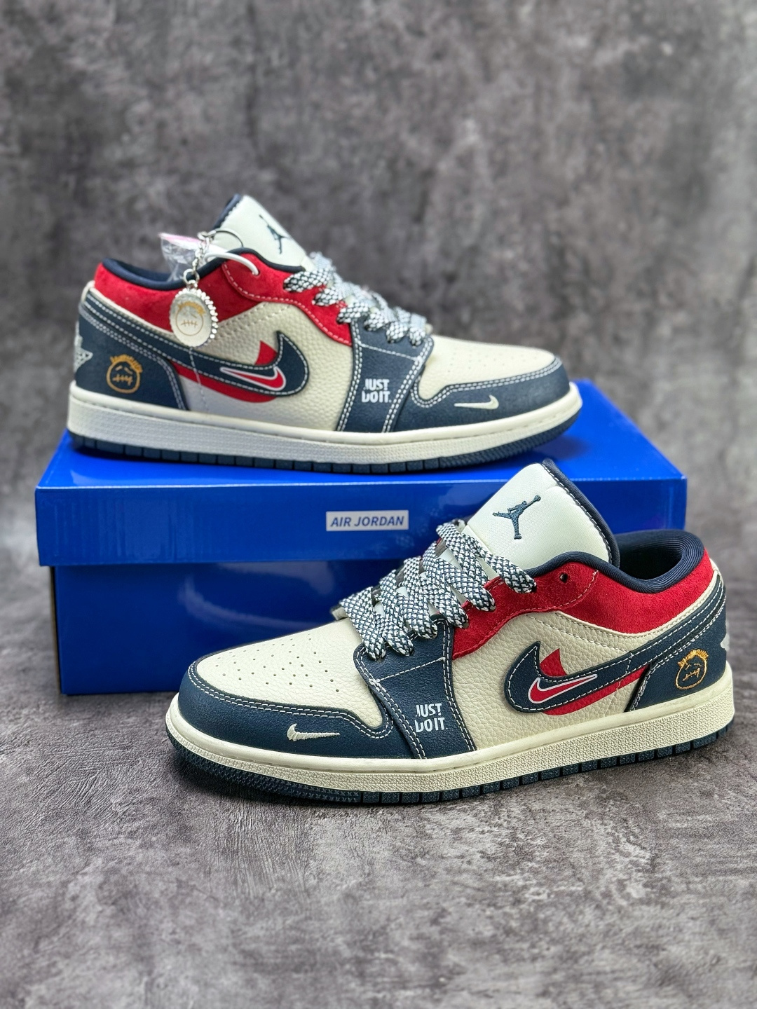 Nike Jordan Air Jordan 1 x Just Do It 蓝白红双勾双小勾满天星 LR8888-017