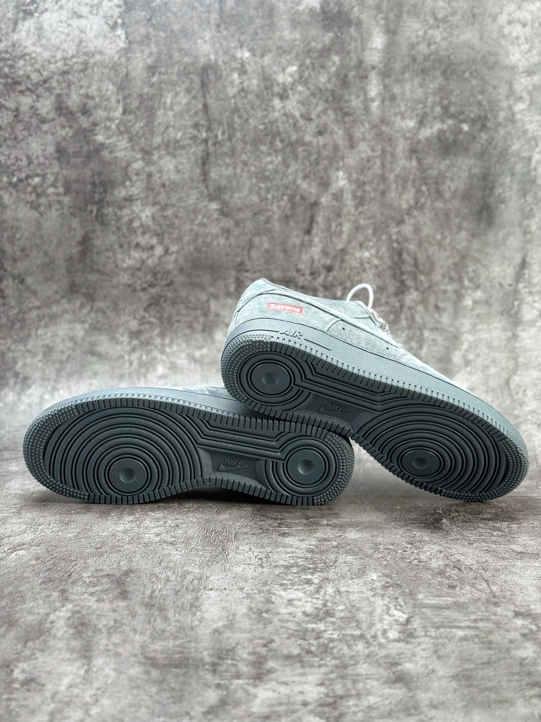 Nike Air Force 1 Low 07 x Supreme 绒面灰小勾 DF0188-115