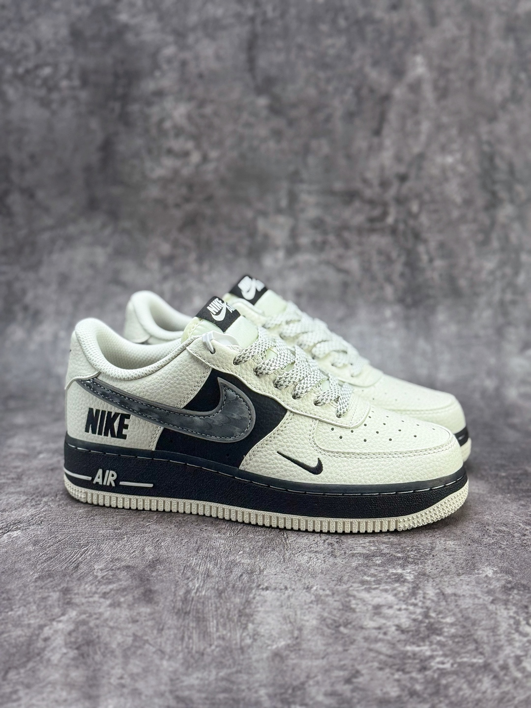 Nike Air Force 1 Low 07 x NIKE 白黑小勾满天星 XX3168-206