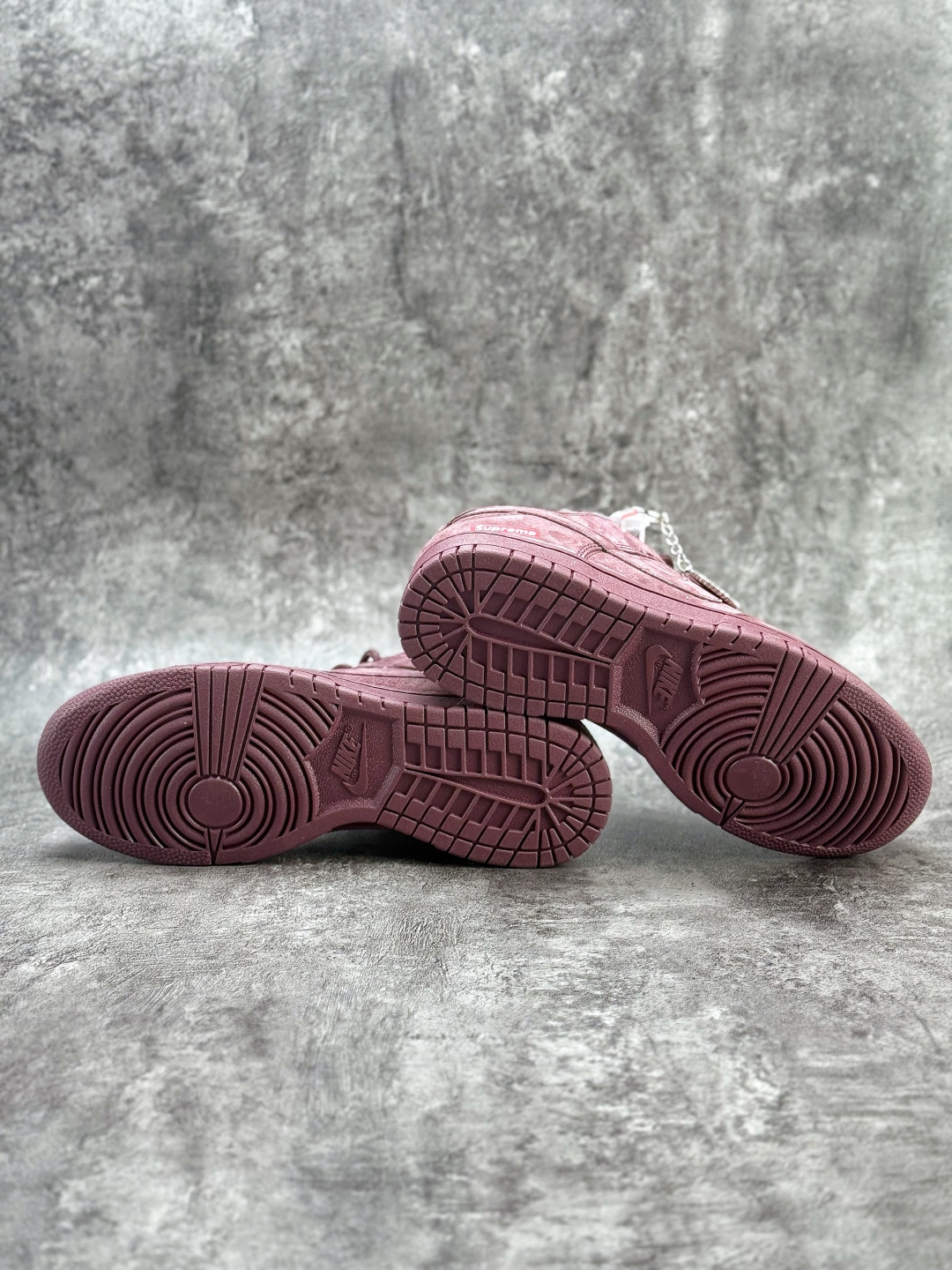 Nike SB Dunk Low x Superme 绒面酒红 DD1988-004