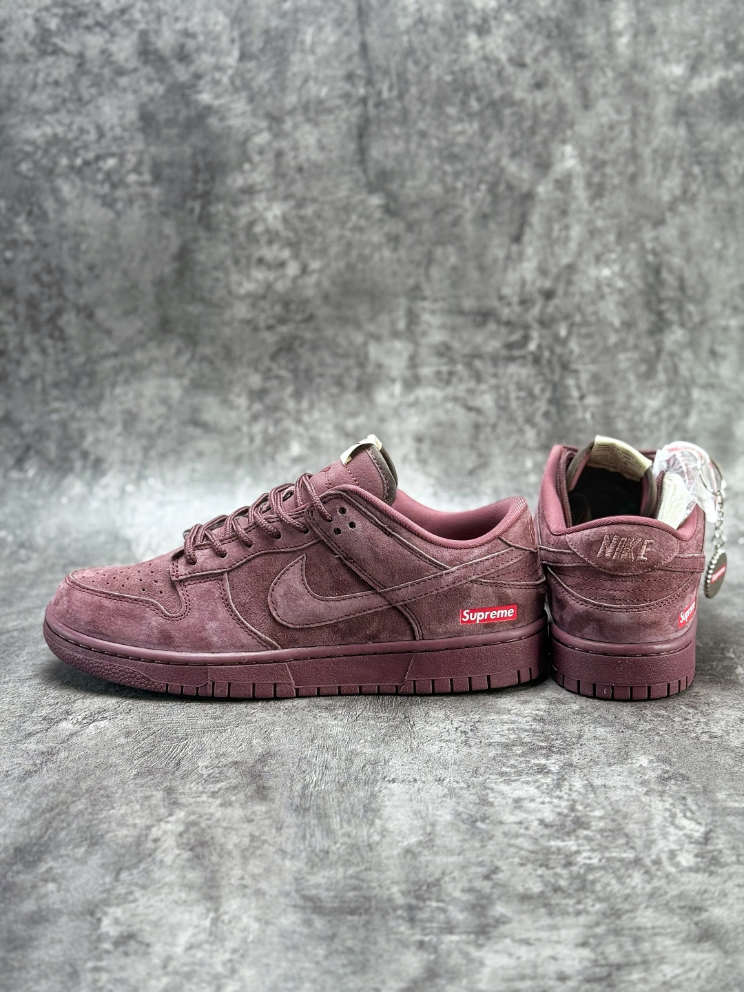 Nike SB Dunk Low x Superme 绒面酒红 DD1988-004