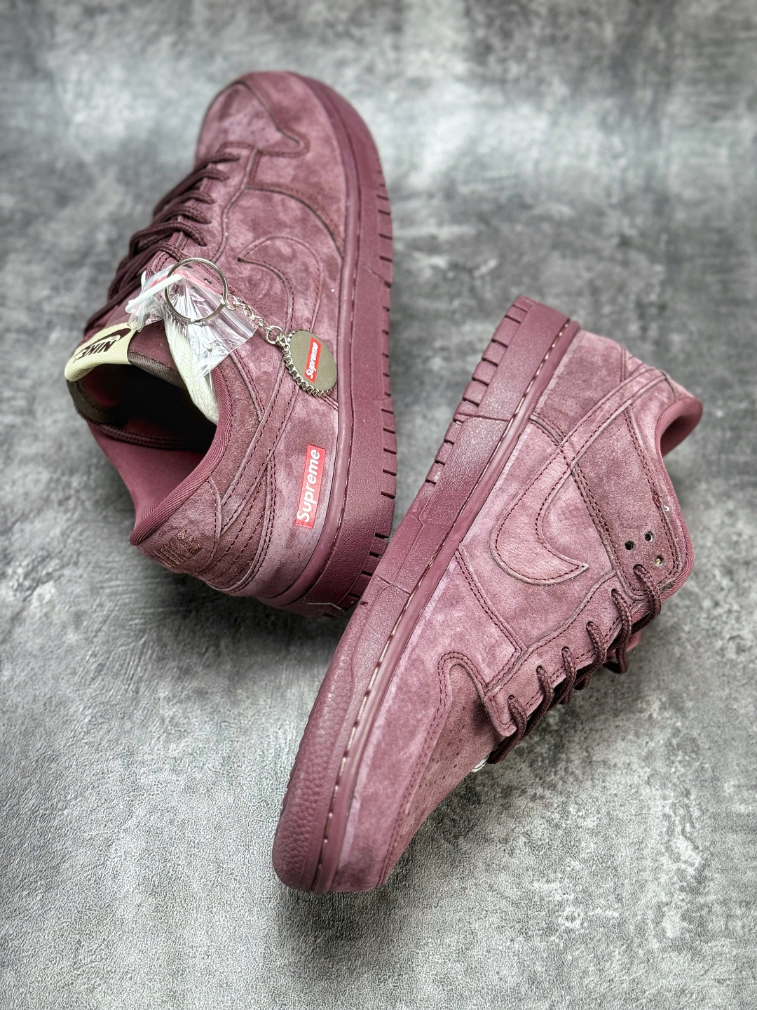 Nike SB Dunk Low x Superme 绒面酒红 DD1988-004