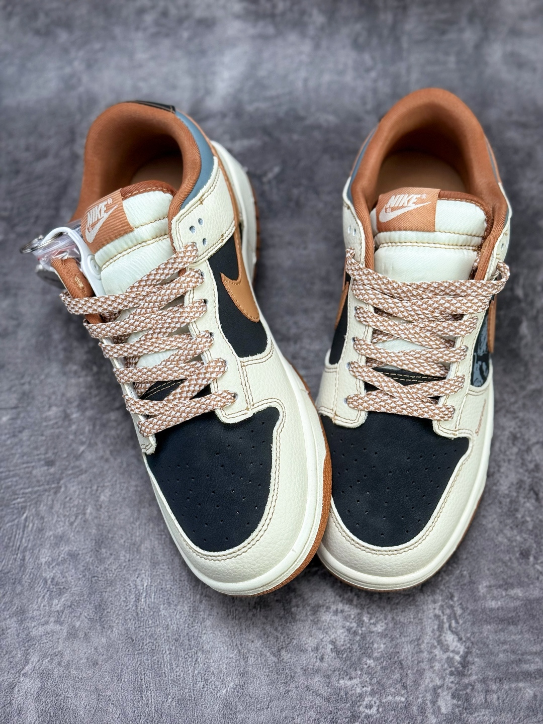 Nike SB Dunk Low x Superme 白黑棕满天星 DD1988-006