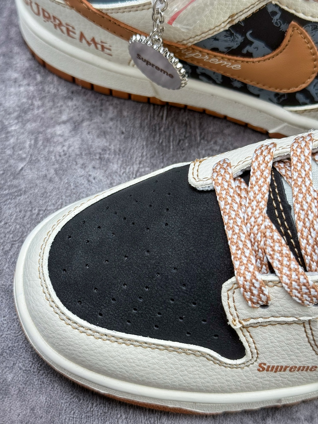 Nike SB Dunk Low x Superme 白黑棕满天星 DD1988-006