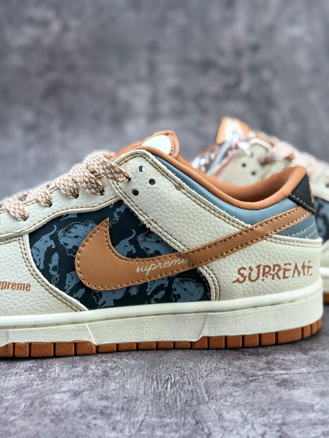 Nike SB Dunk Low x Superme 白黑棕满天星 DD1988-006