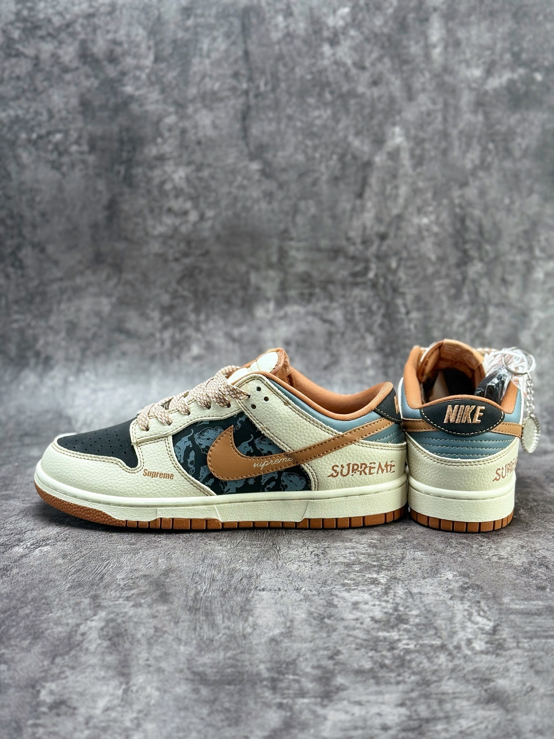 Nike SB Dunk Low x Superme 白黑棕满天星 DD1988-006
