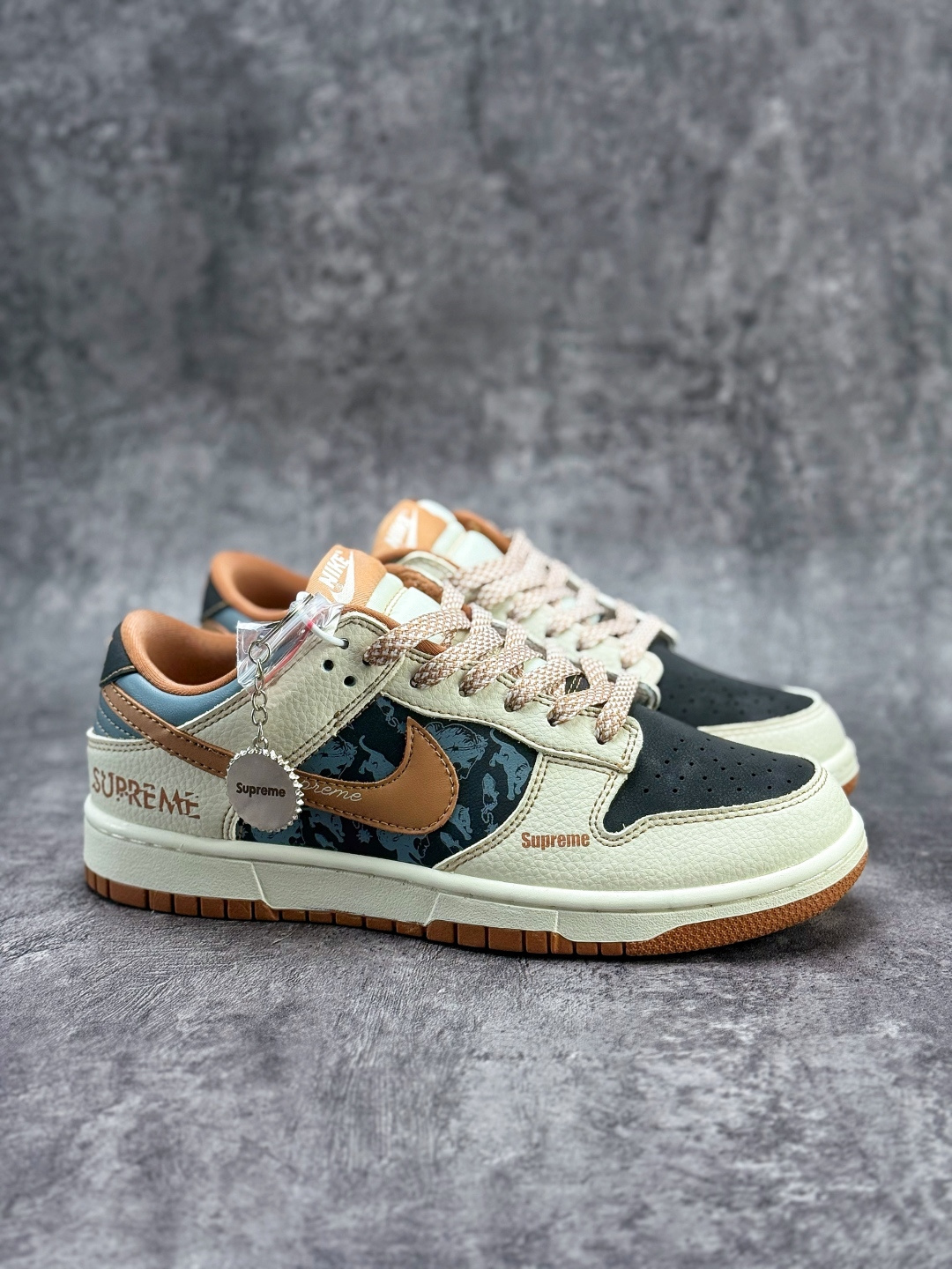 Nike SB Dunk Low x Superme 白黑棕满天星 DD1988-006