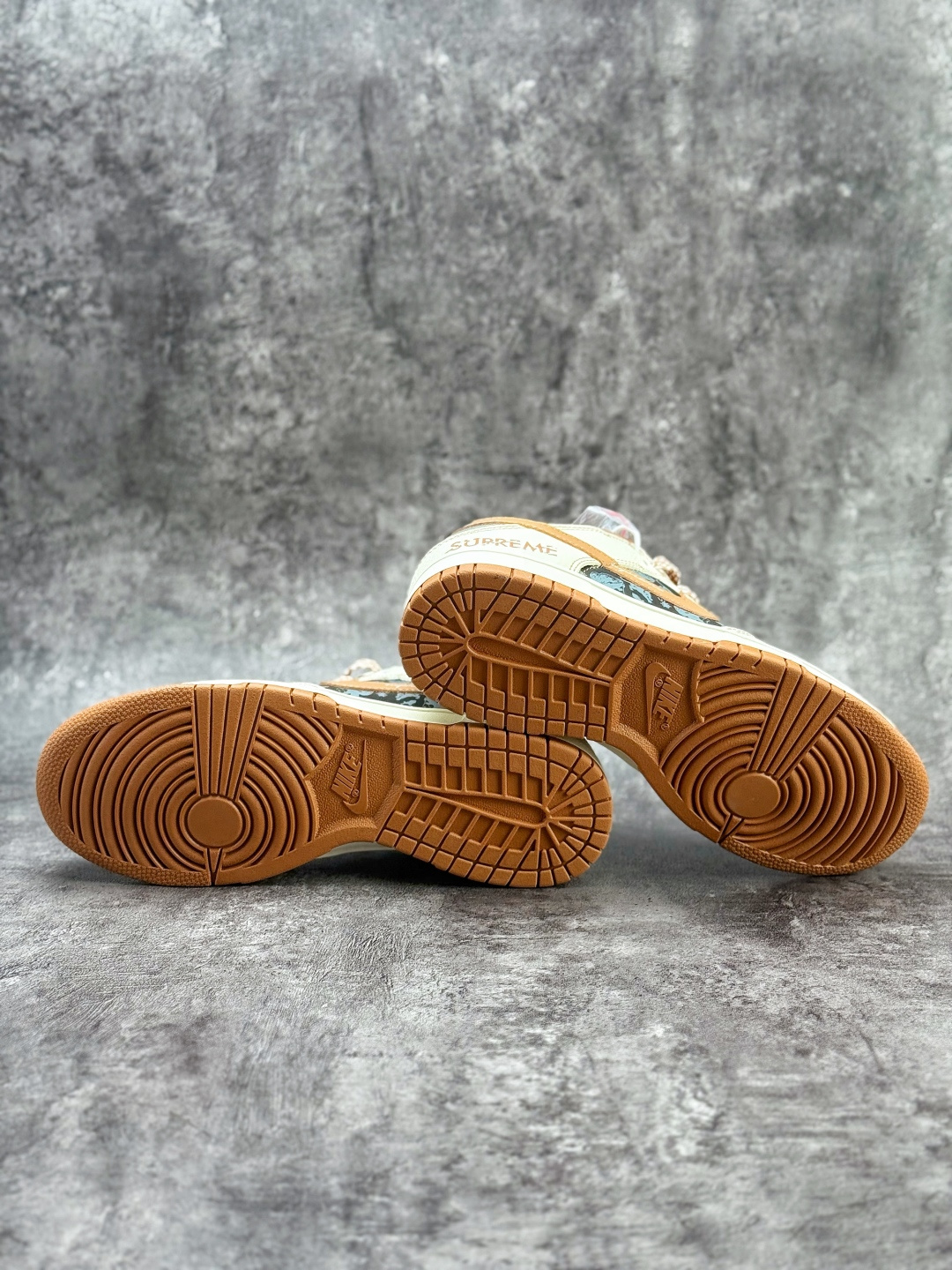 Nike SB Dunk Low x Superme 白黑棕满天星 DD1988-006