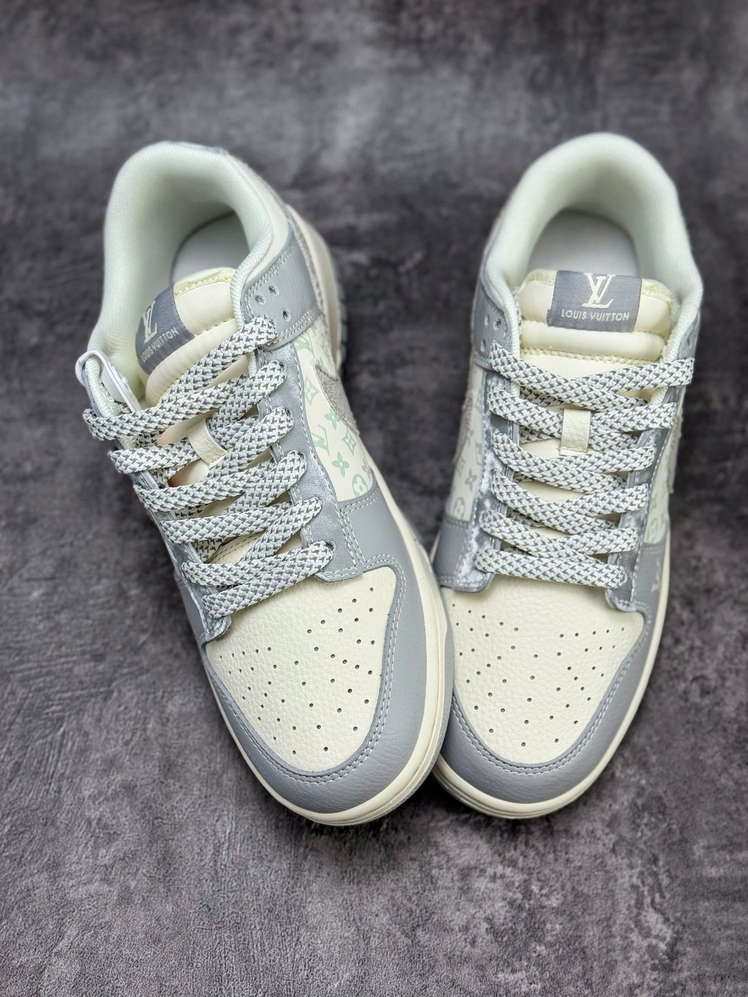 Nike SB Dunk Low x Louis Vuitton 灰白满天星 XS6089-629