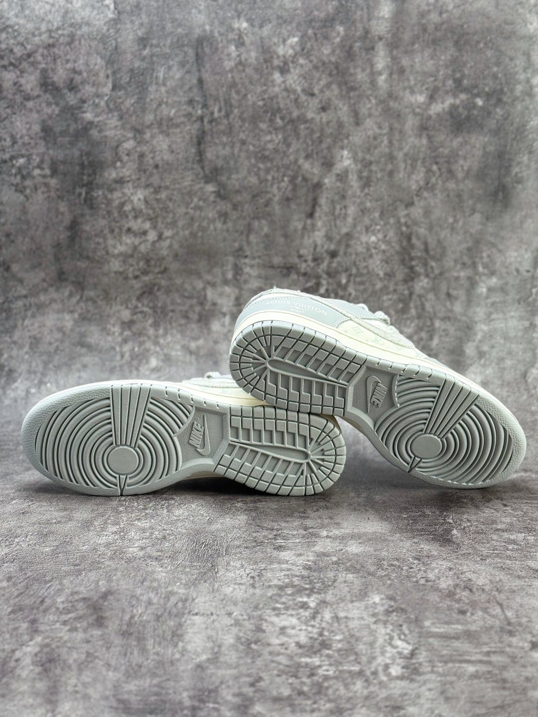 Nike SB Dunk Low x Louis Vuitton 灰白满天星 XS6089-629