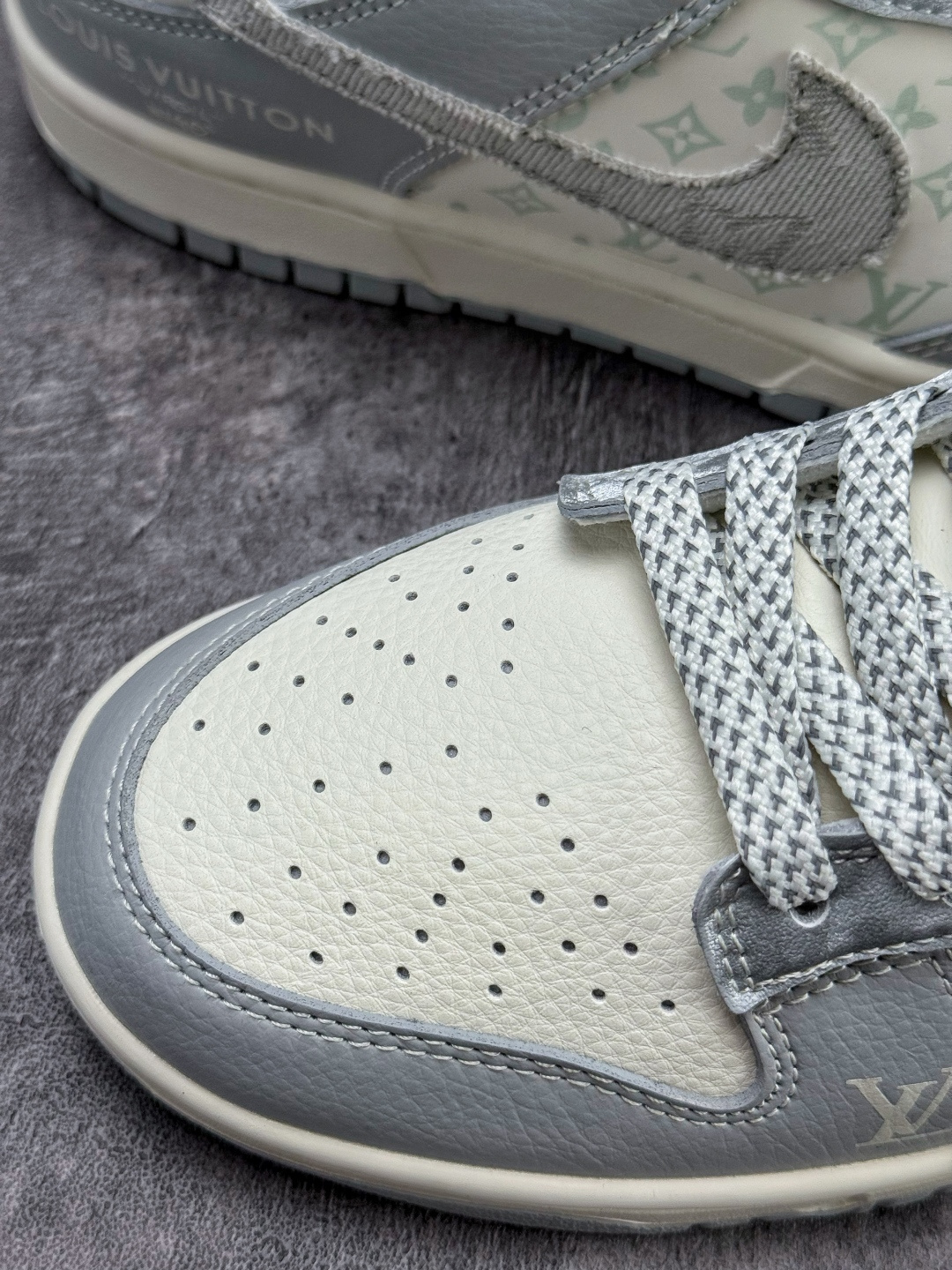 Nike SB Dunk Low x Louis Vuitton 灰白满天星 XS6089-629