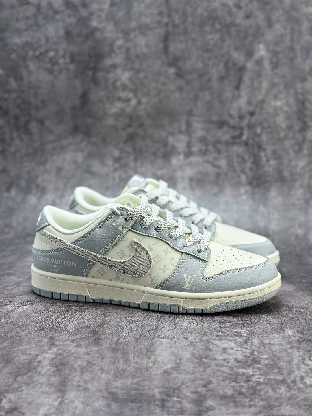 Nike SB Dunk Low x Louis Vuitton 灰白满天星 XS6089-629