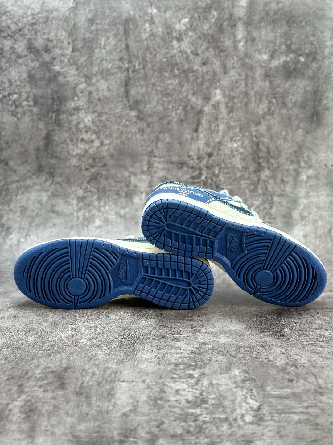 Nike SB Dunk Low x Louis Vuitton 蓝白满天星 XS6089-631