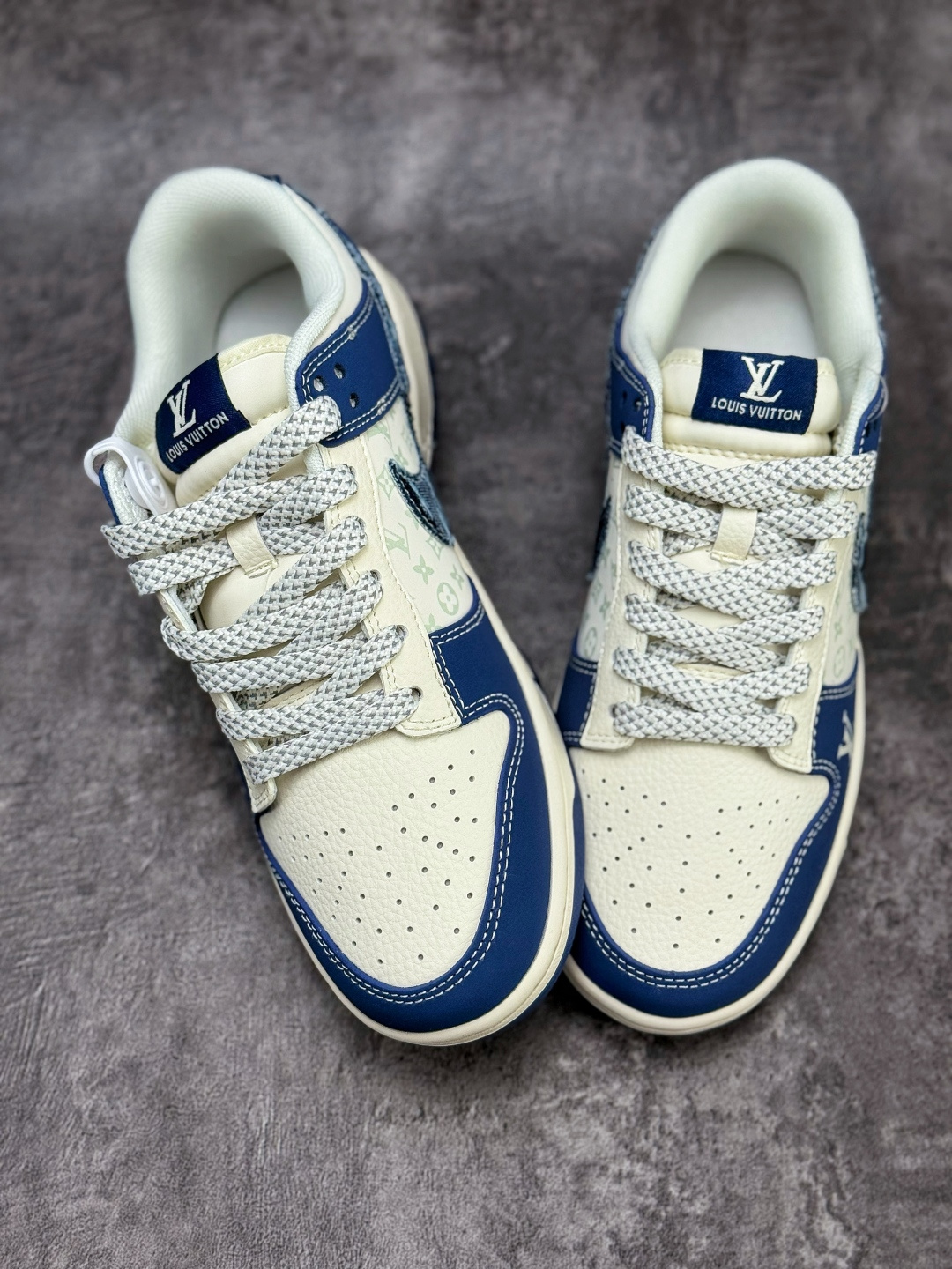 Nike SB Dunk Low x Louis Vuitton 蓝白满天星 XS6089-631