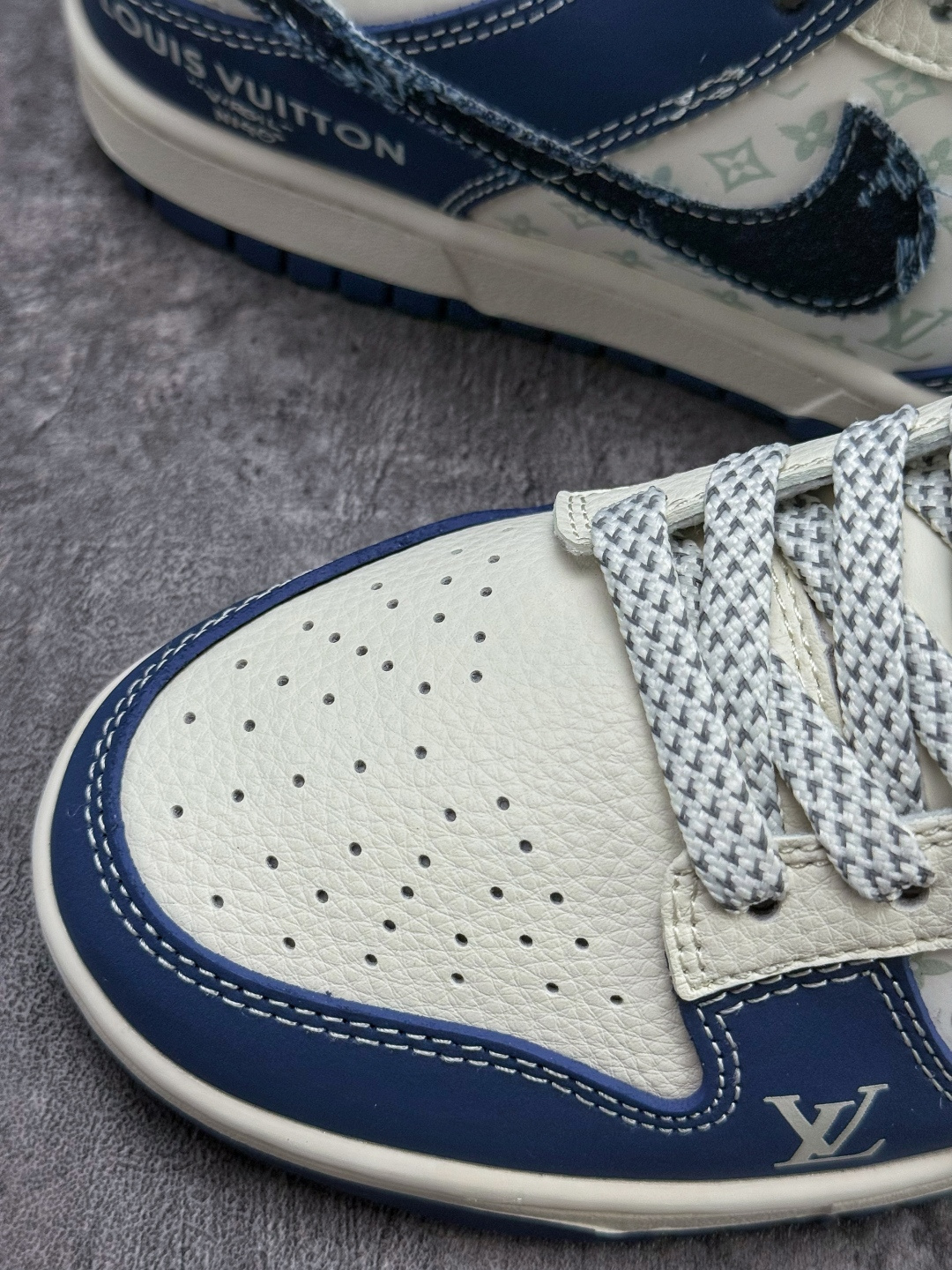 Nike SB Dunk Low x Louis Vuitton 蓝白满天星 XS6089-631