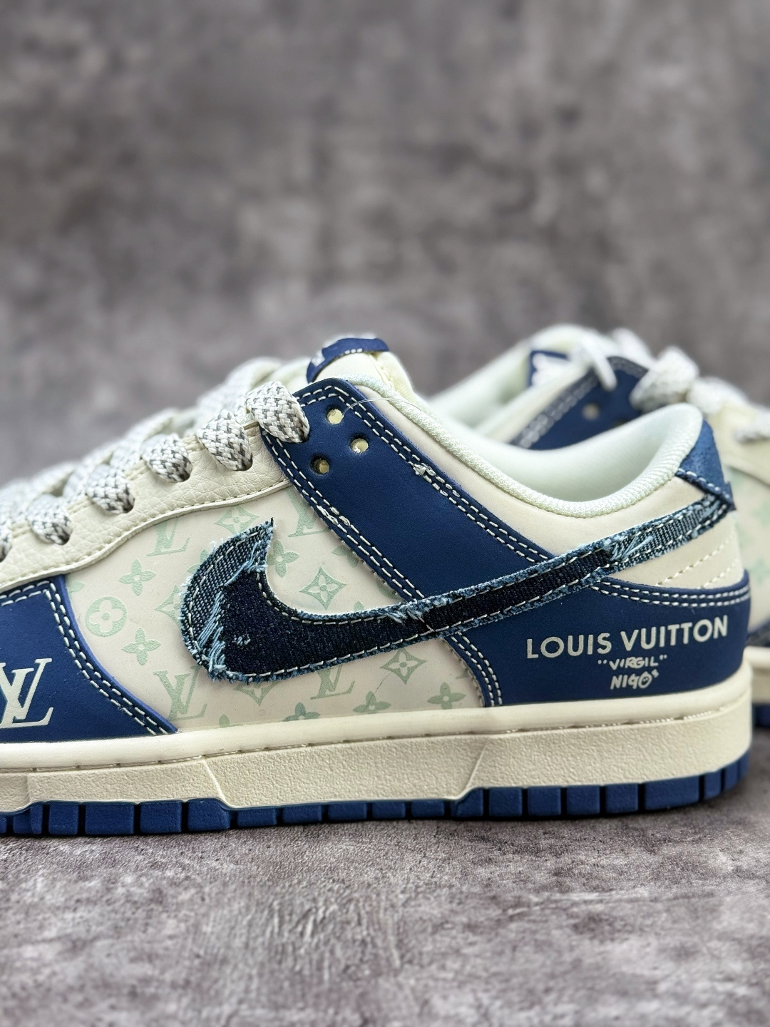 Nike SB Dunk Low x Louis Vuitton 蓝白满天星 XS6089-631