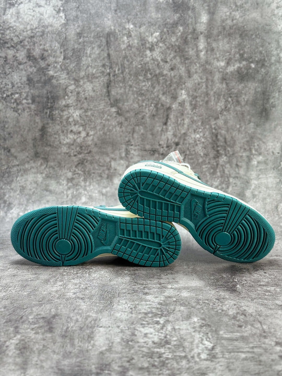 Nike SB Dunk Low x GUCCI x Superme 白绿小勾满天星 DJ1988-003