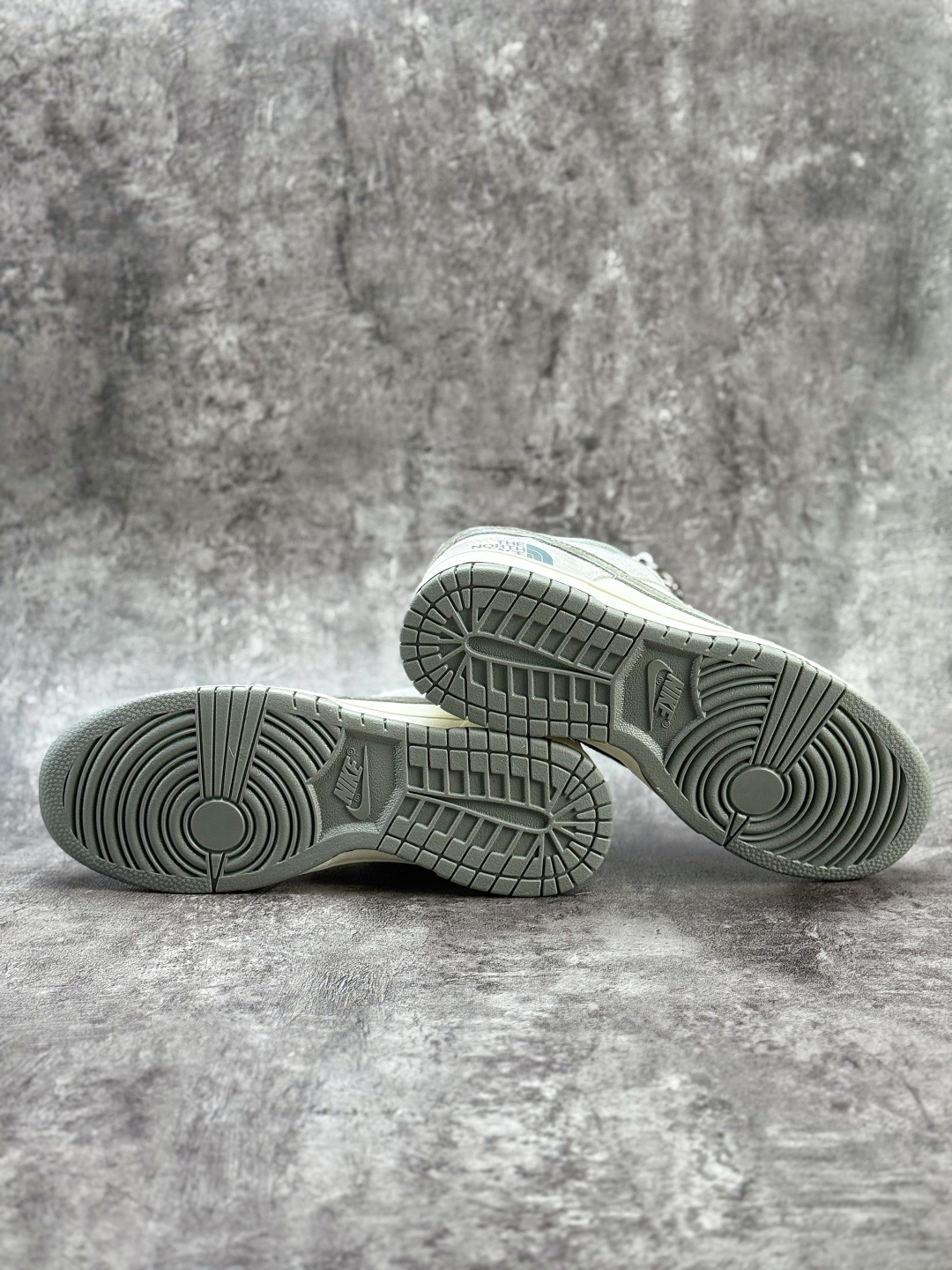 Nike SB Dunk Low x The North Face 灰白小勾满天星 DN3168-008