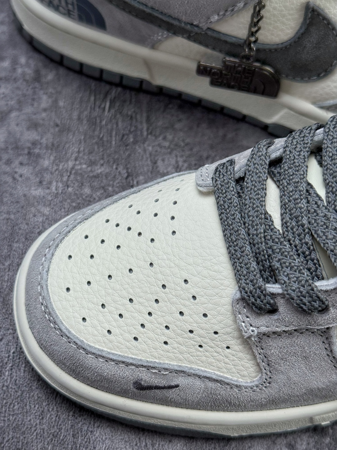 Nike SB Dunk Low x The North Face 灰白小勾满天星 DN3168-008