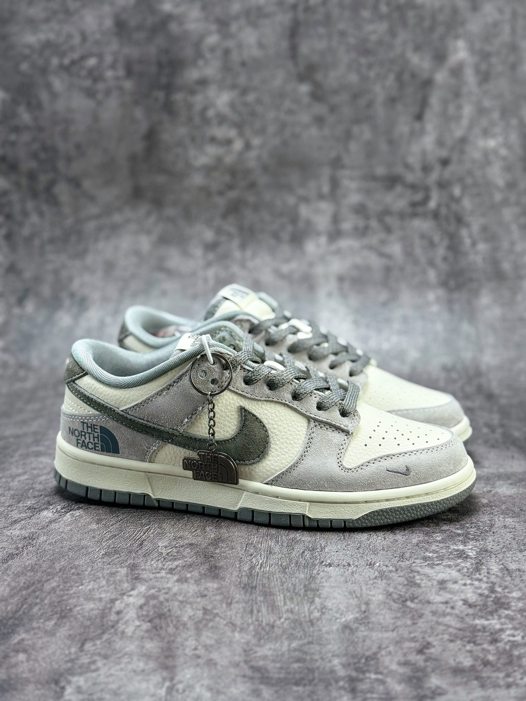 Nike SB Dunk Low x The North Face 灰白小勾满天星 DN3168-008