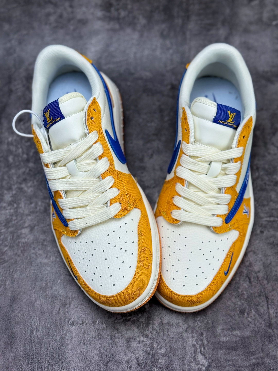 Travis Scott x Nike Air Jordan 1 Low x Louis Vuitton Air Jordan 1 Low 反转黄白蓝小勾倒钩 纯原版本 DZ2688-001