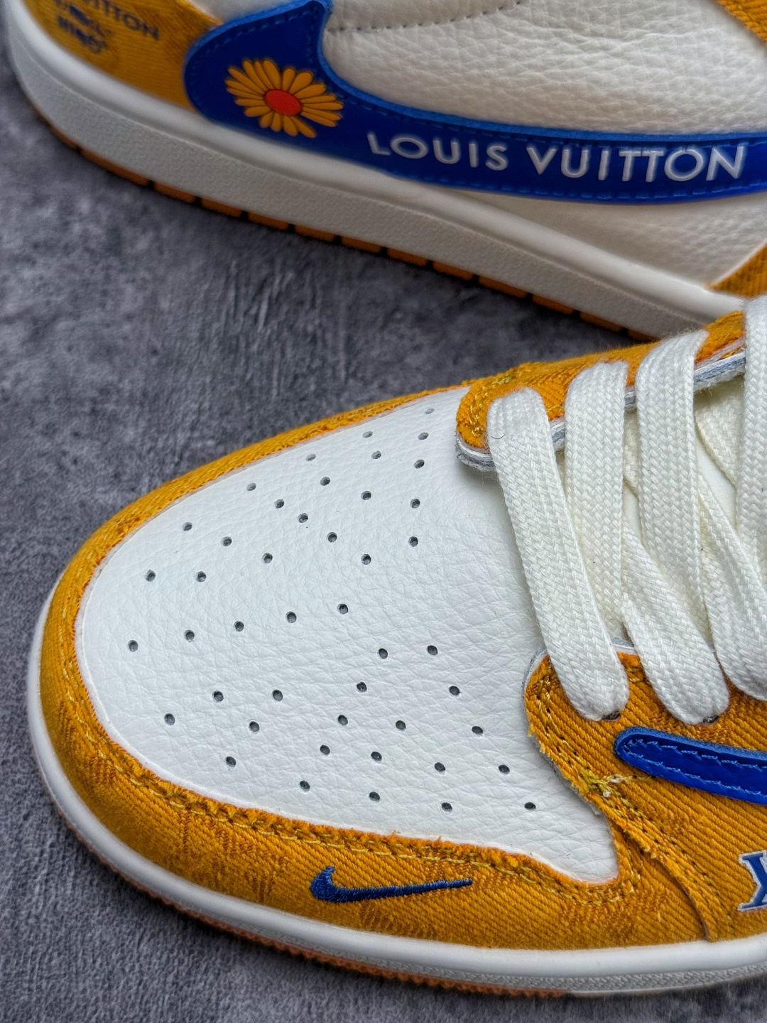 Travis Scott x Nike Air Jordan 1 Low x Louis Vuitton Air Jordan 1 Low 反转黄白蓝小勾倒钩 纯原版本 DZ2688-001