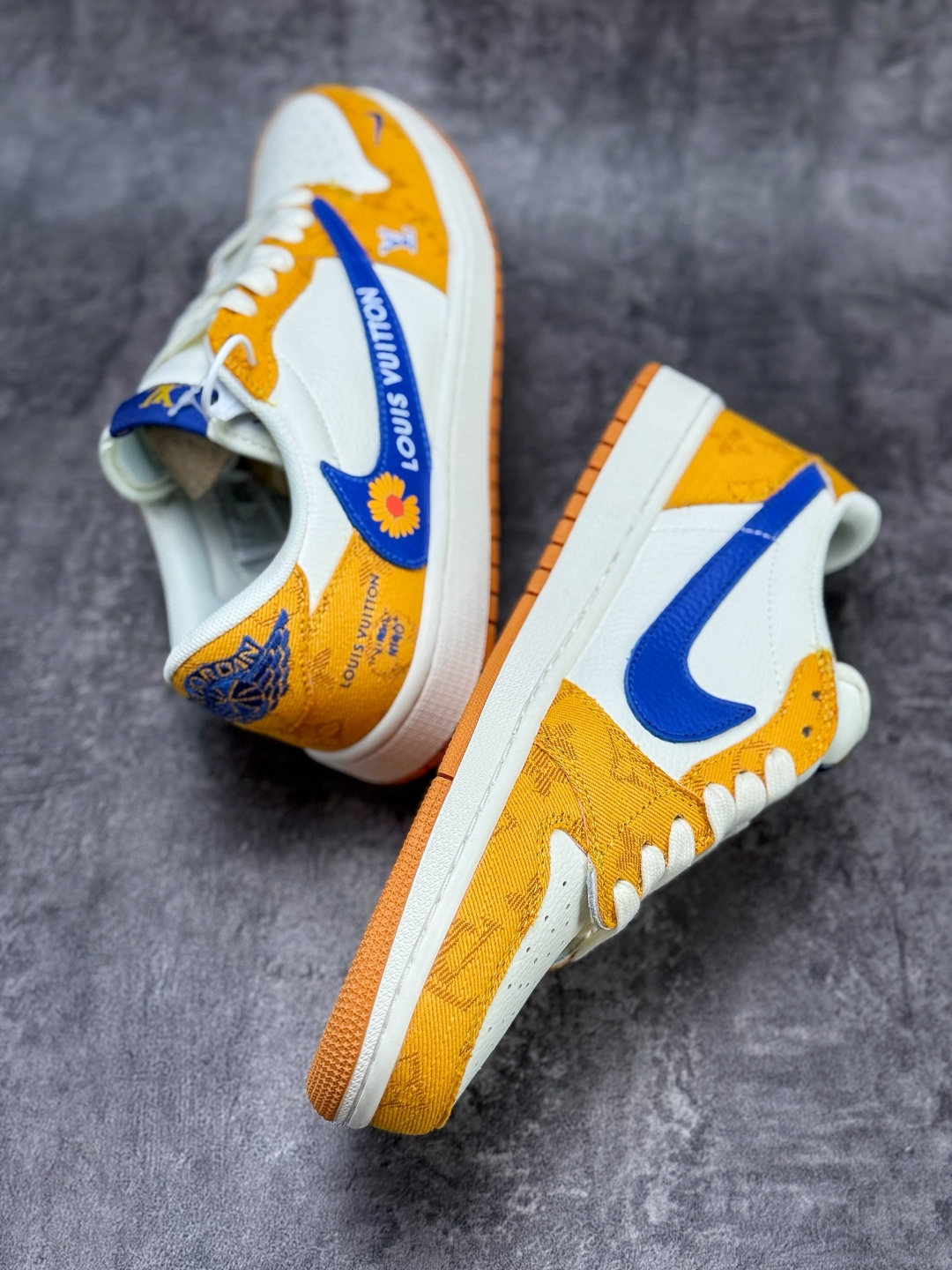 Travis Scott x Nike Air Jordan 1 Low x Louis Vuitton Air Jordan 1 Low 反转黄白蓝小勾倒钩 纯原版本 DZ2688-001