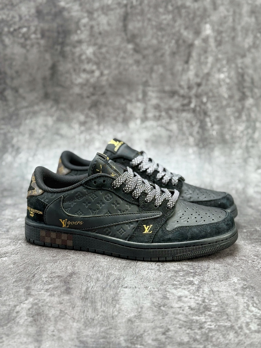 230 Travis Scott x Nike Air Jordan 1 Low x Louis Vuitton Air Jordan 1 Low 反转黑金满印倒钩 纯原版本 DZ5899-033