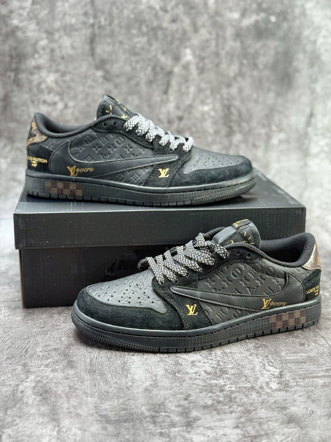 230 Travis Scott x Nike Air Jordan 1 Low x Louis Vuitton Air Jordan 1 Low 反转黑金满印倒钩 纯原版本 DZ5899-033
