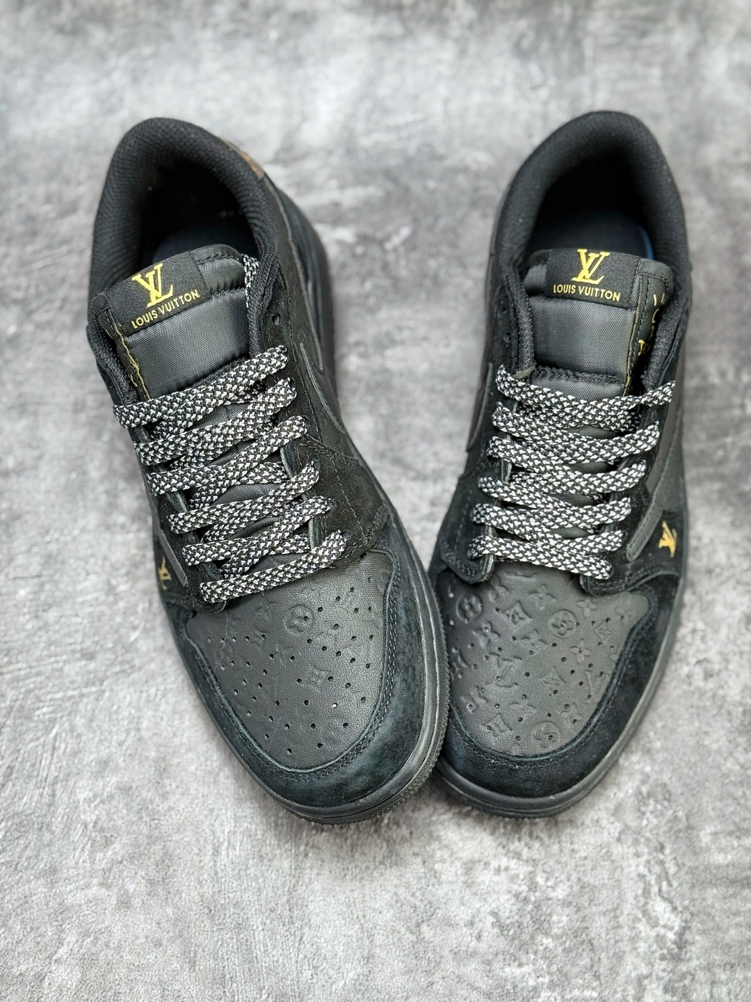 230 Travis Scott x Nike Air Jordan 1 Low x Louis Vuitton Air Jordan 1 Low 反转黑金满印倒钩 纯原版本 DZ5899-033