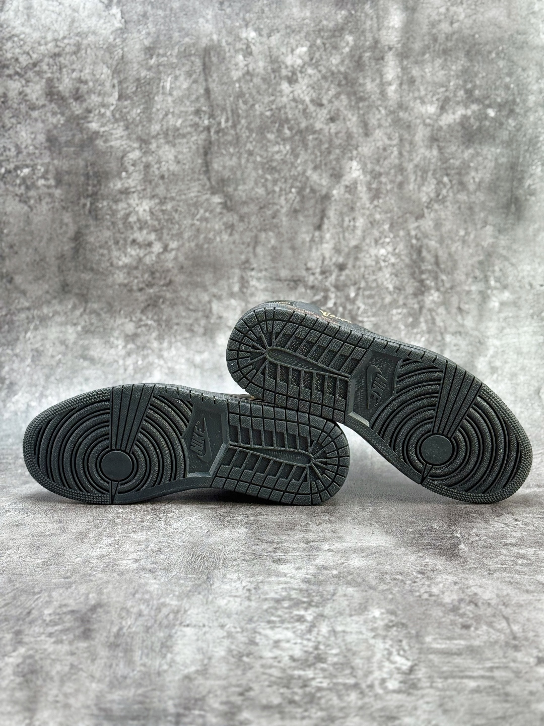 230 Travis Scott x Nike Air Jordan 1 Low x Louis Vuitton Air Jordan 1 Low 反转黑金满印倒钩 纯原版本 DZ5899-033